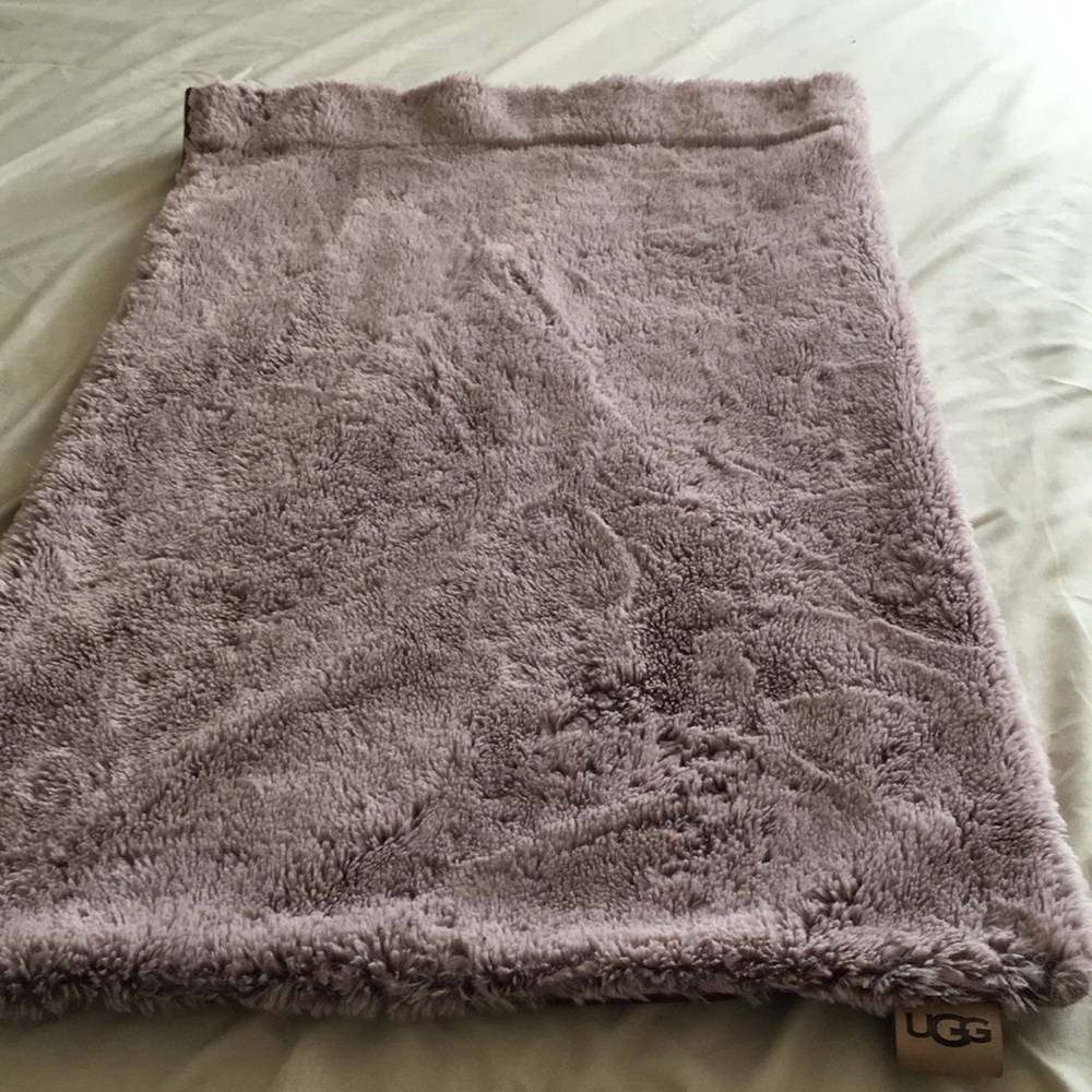 UGG Polar Standard cabernet tipped pillowcase